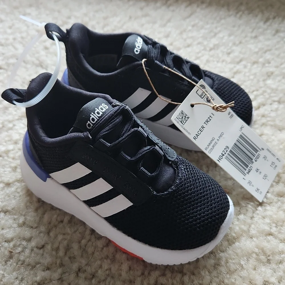NWB Adidas racer TR21 running sneaker
